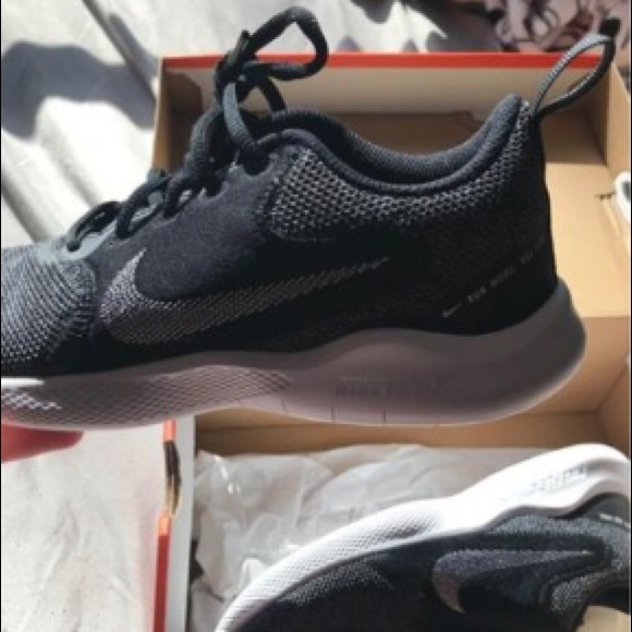 nike running shoes - Picture 2 of 3